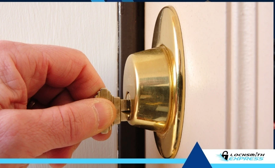 Bump key used to unlock a deadbolt lock